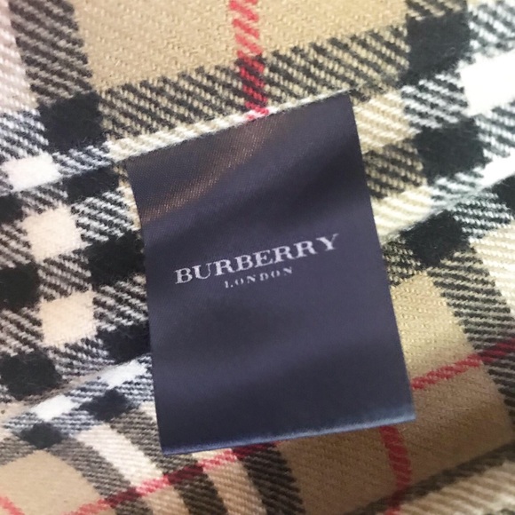 Burberry Coat with Detachable Lining - Picture 6 of 8